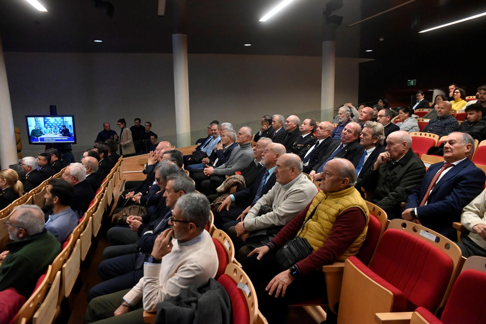 El homenaje de la Policia Nacional de Córdoba a sus agentes jubilados, en imágenes
