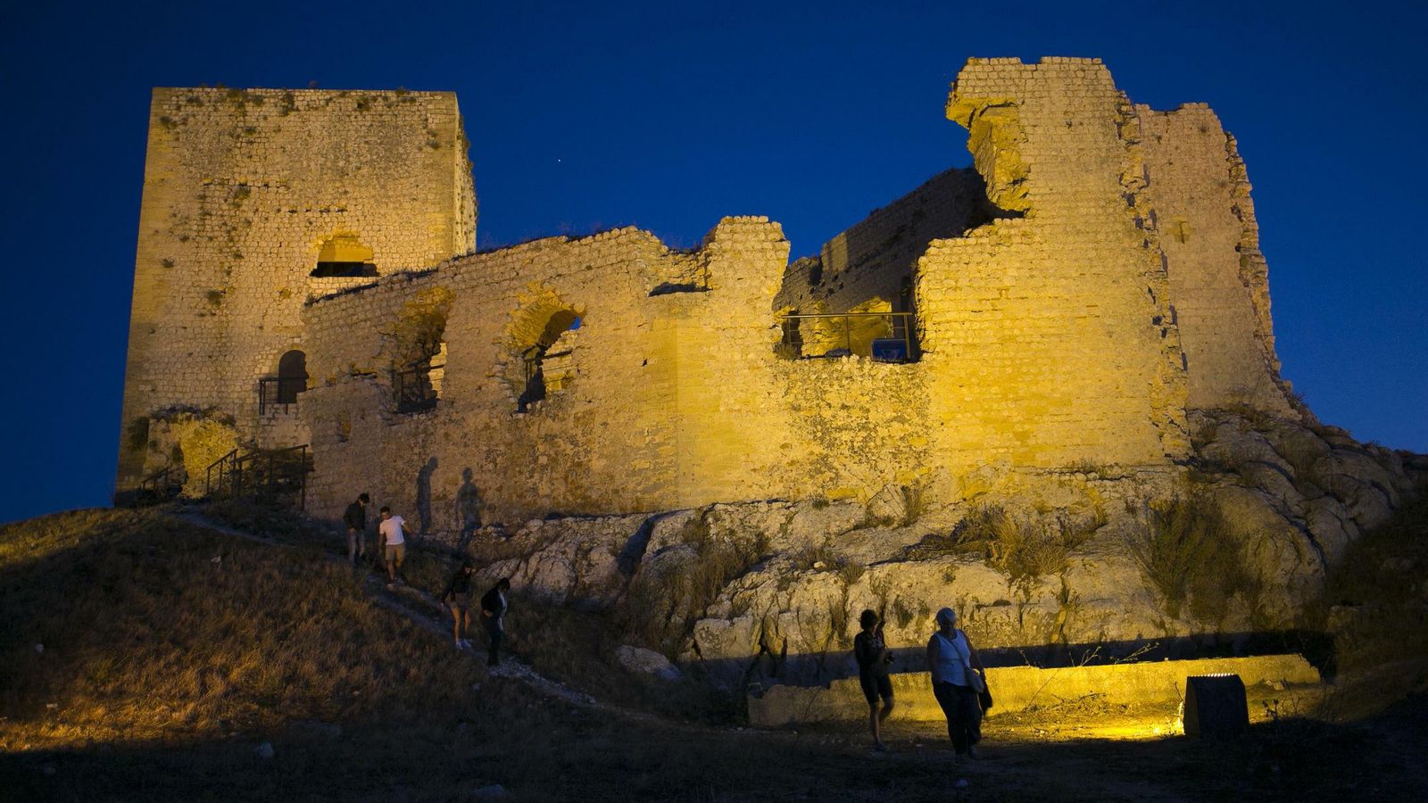 Al lado de estos castillos se siente el peso del tiempo. Al lado de estos castillos se siente el peso del tiempo.