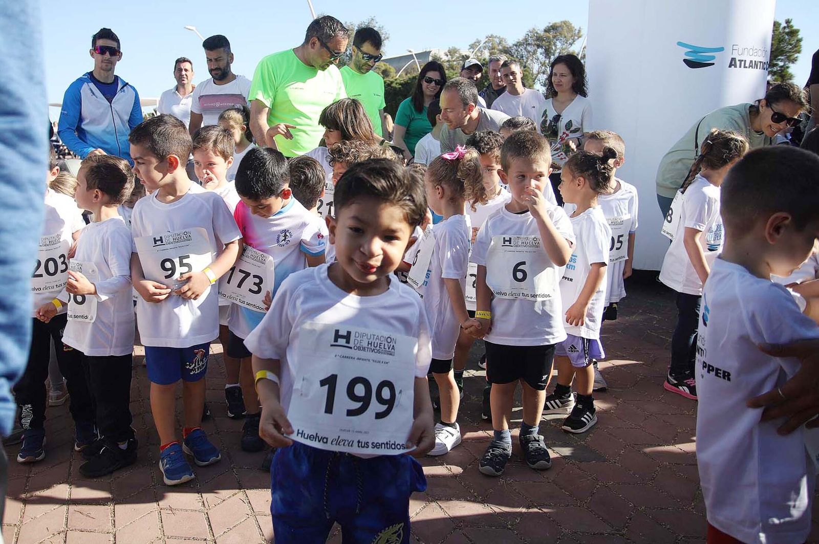 Imágenes de la carrera infantil previa a la "10K Puerta del Descubrimiento"