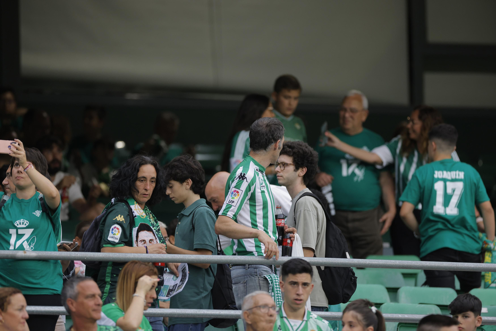 Búscate en las fotos de la despedida de Joaquín