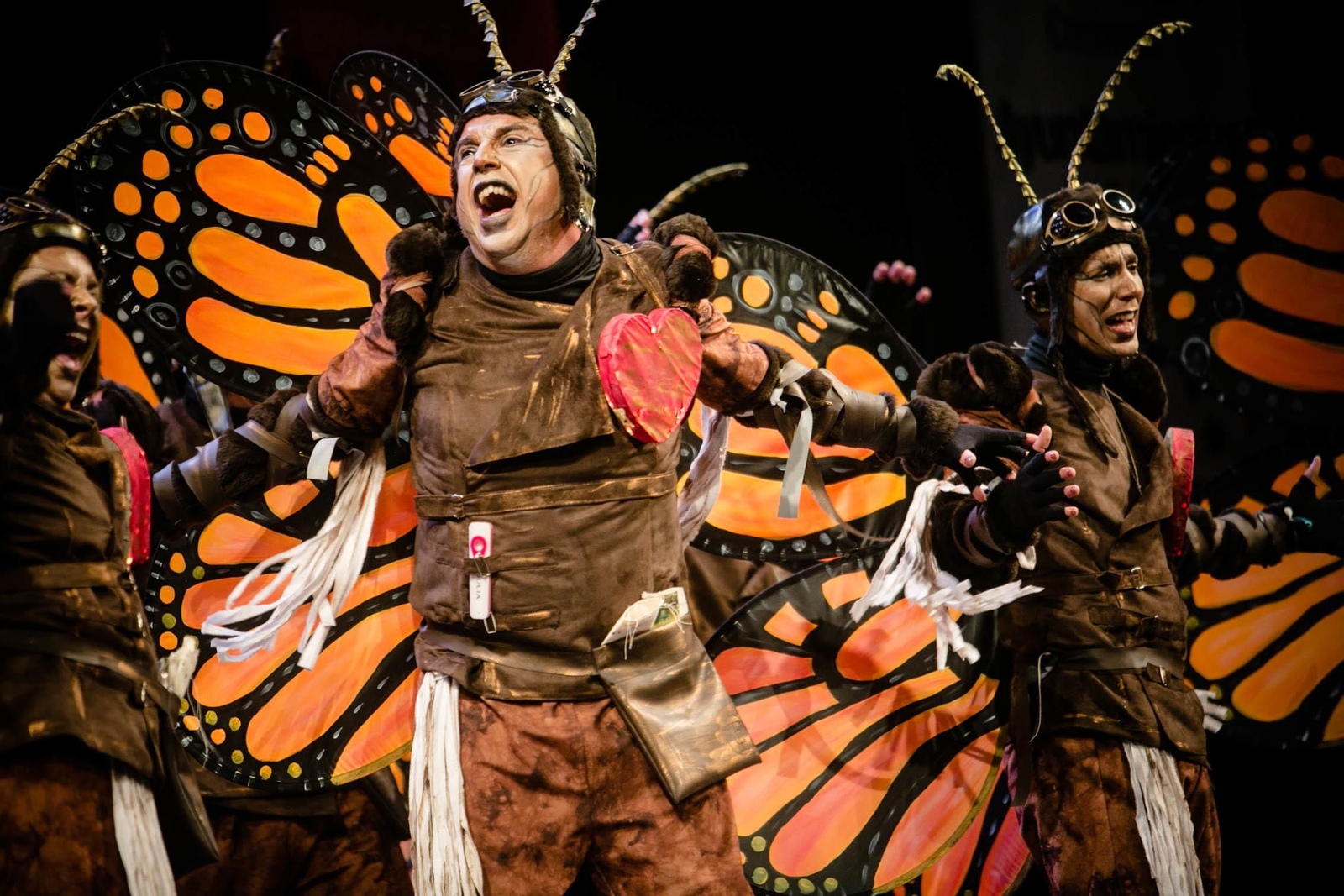 La comparsa de Carmona "El circo de la mariposa" en el escenario del teatro Falla