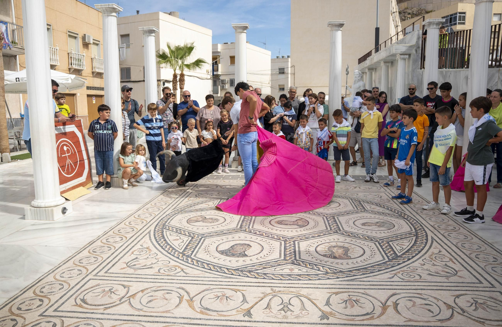 Las imágenes del taller de toros para niños y toro mecánico en Macael