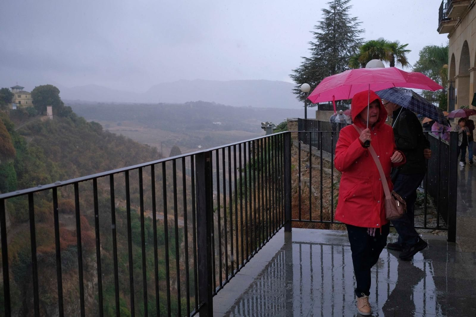 Ronda recibe las primeras lluvias del otoño en Málaga, en imágenes