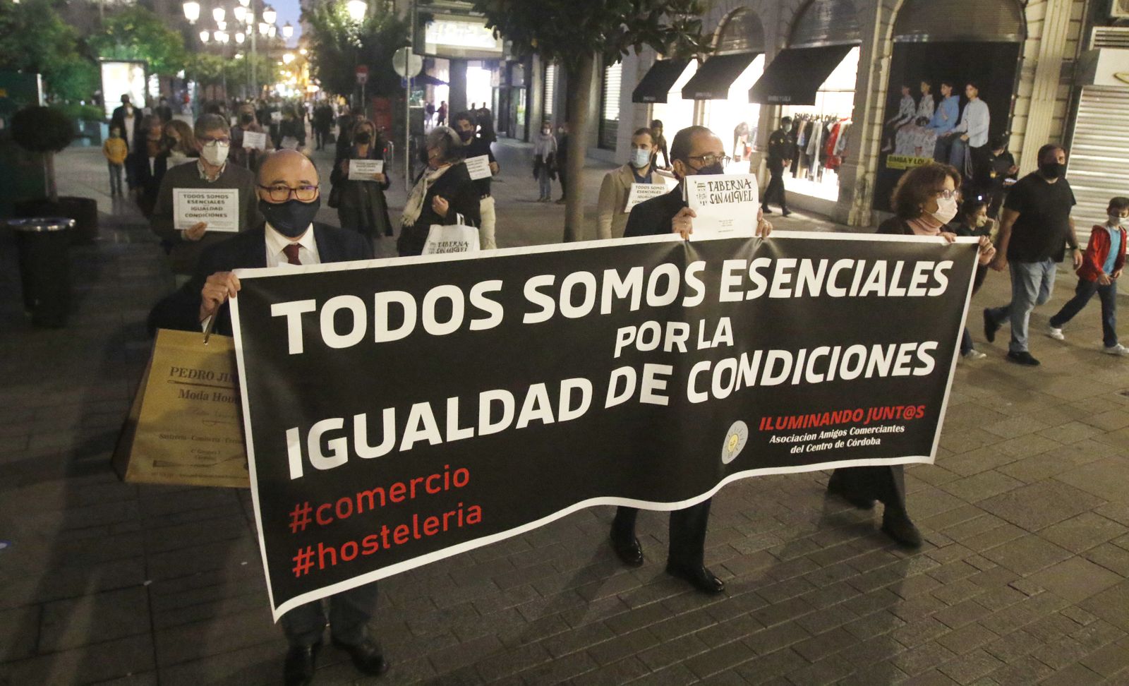 La manifestación de los comerciantes del Centro de Córdoba en fotografías