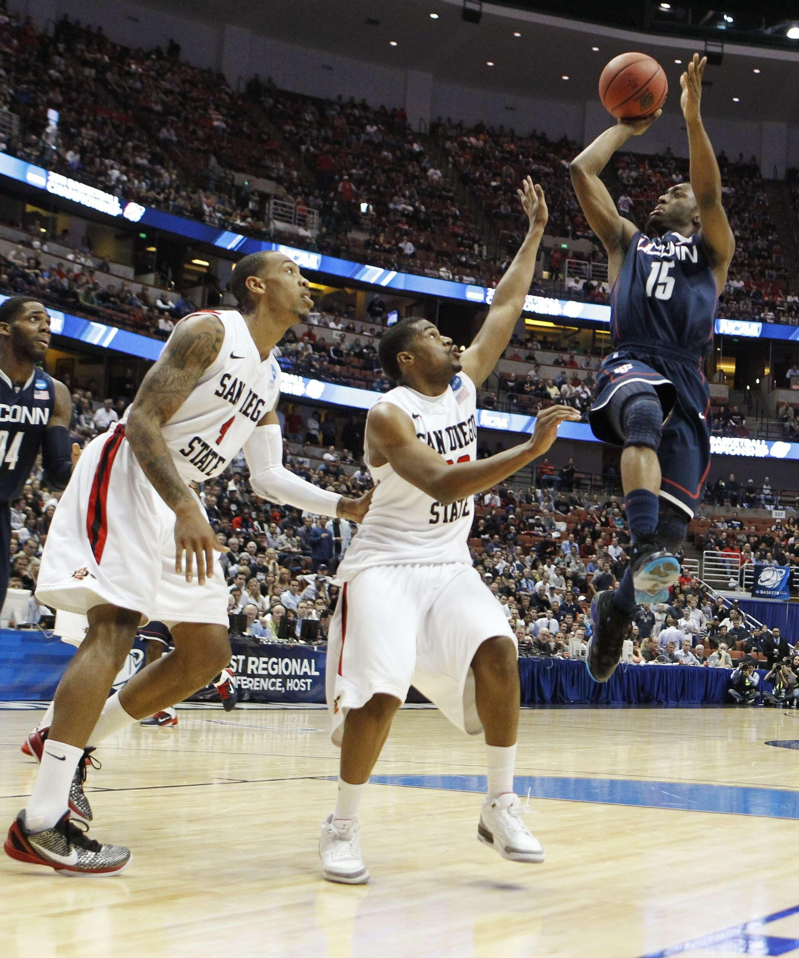Las fotos de la carrera de Malcolm Thomas, un trotamundos del baloncesto