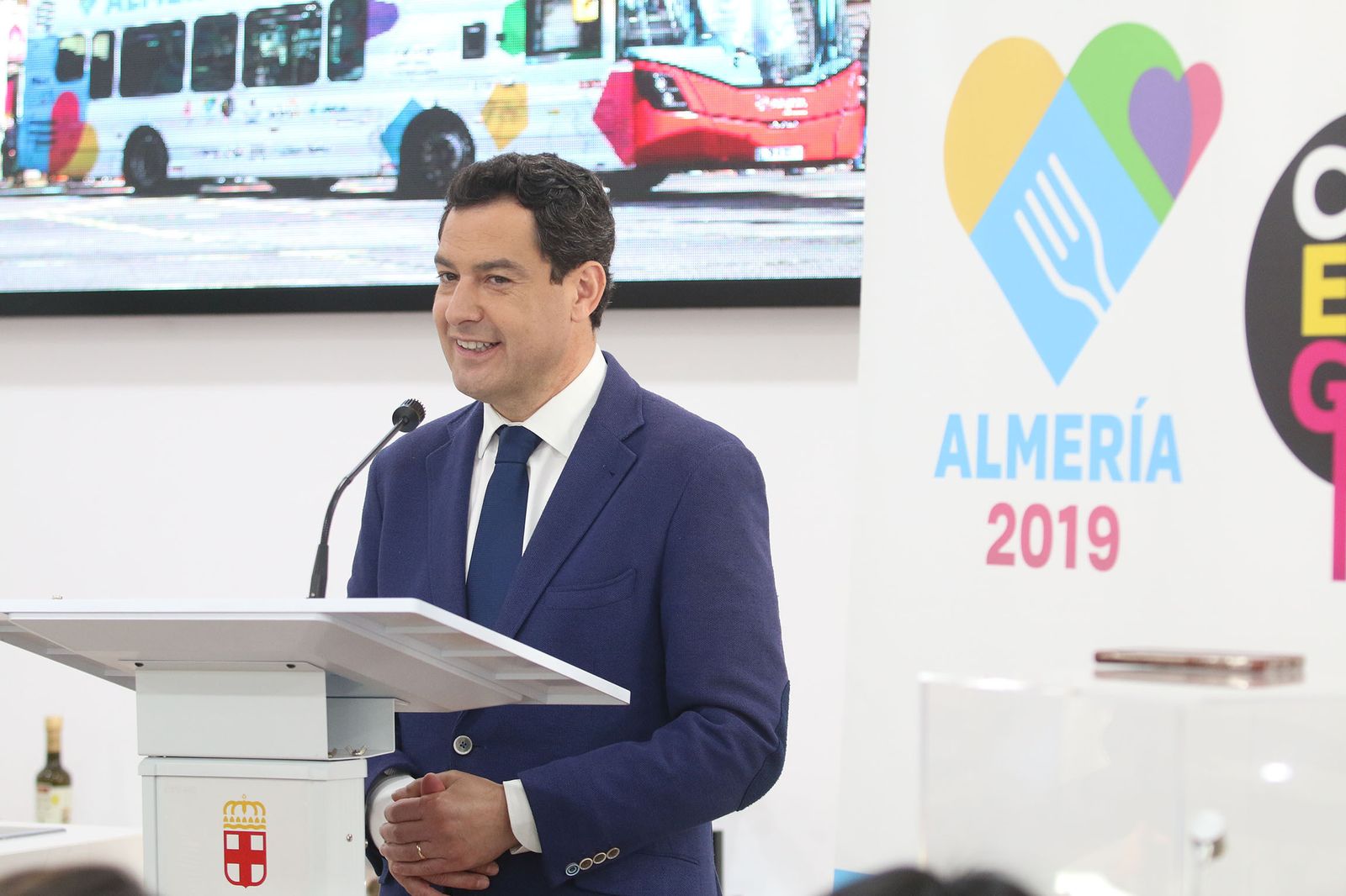 Las imágenes de la visita de Juanma Moreno a Almería