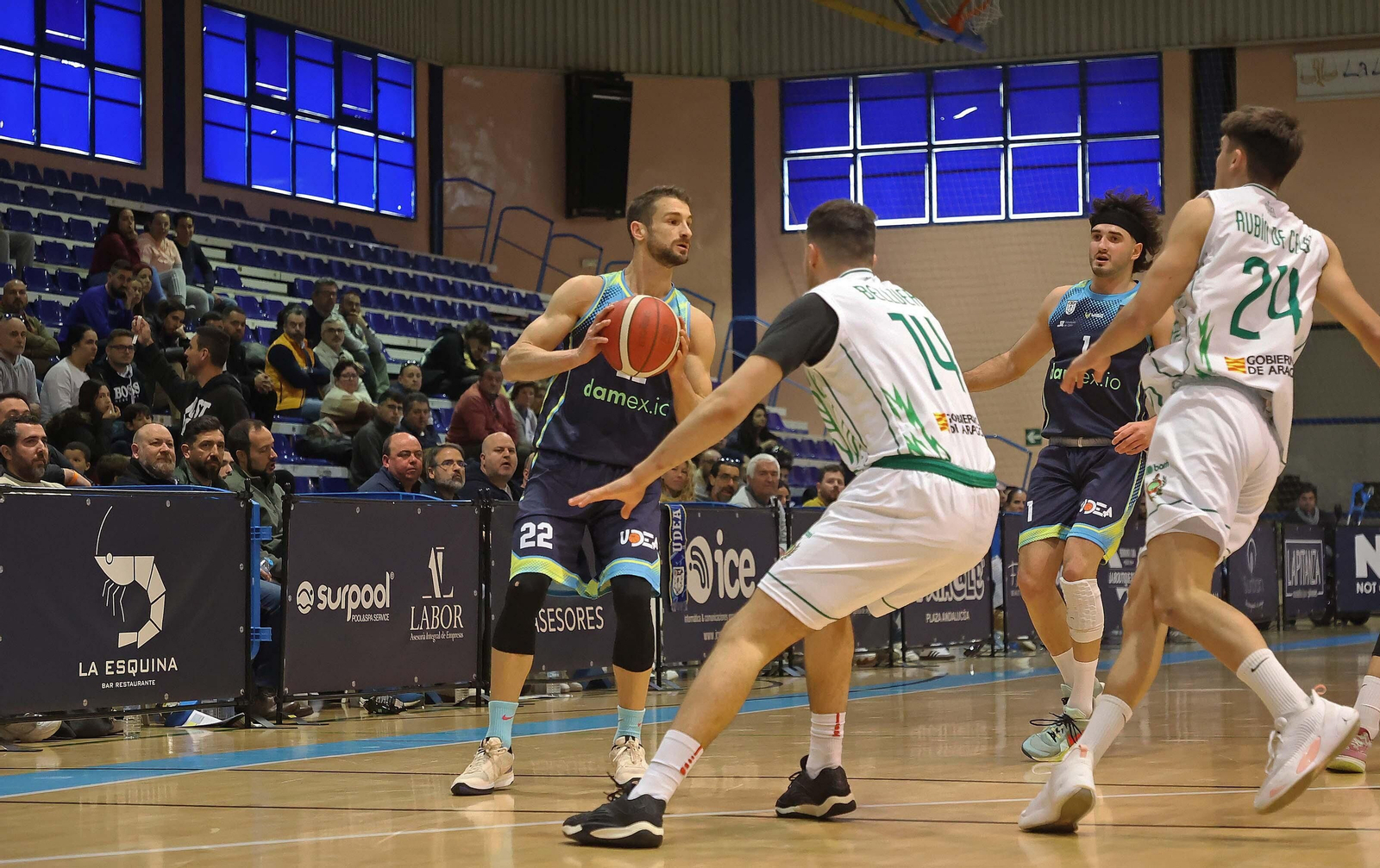 Las mejores fotos del Udea - Huesca, con Scariolo como espectador en el Doctor Juan Carlos Mateo