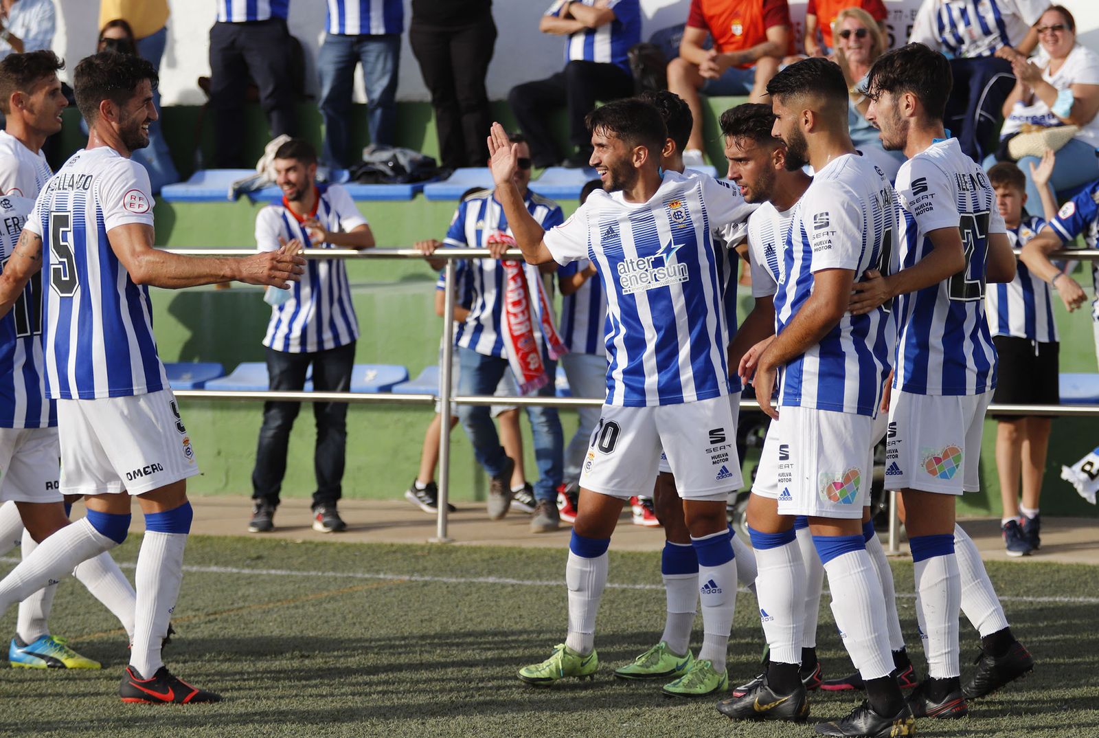 Imágenes del encuentro entre el Conil y el Recreativo de Huelva
