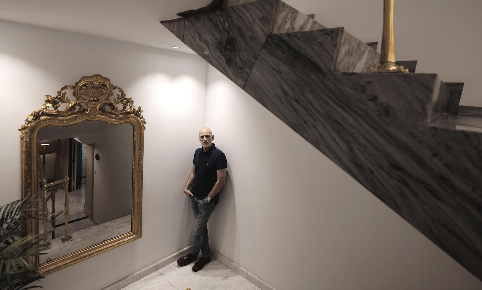 Alejandro Palomas, fotografiado el pasado noviembre en el Hotel Inglaterra de Sevilla. Alejandro Palomas, fotografiado el pasado noviembre en el Hotel Inglaterra de Sevilla.