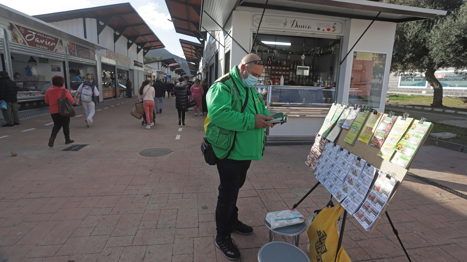 Fotos de la apertura del Mercado provisional en La Línea