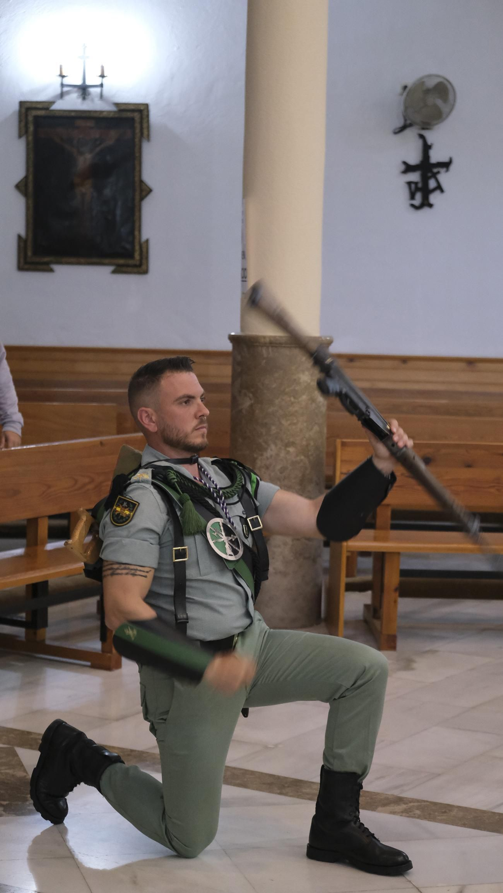 La Legión custodia el Cristo de la Buena Muerte en la Semana Santa de El Parador 2025
