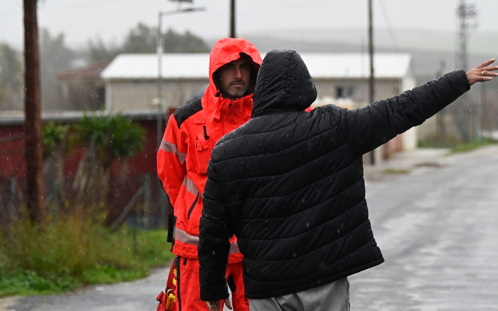 Tensión en los vecinos de Majaneque tras el desalojo por la crecida del Guadalquivir