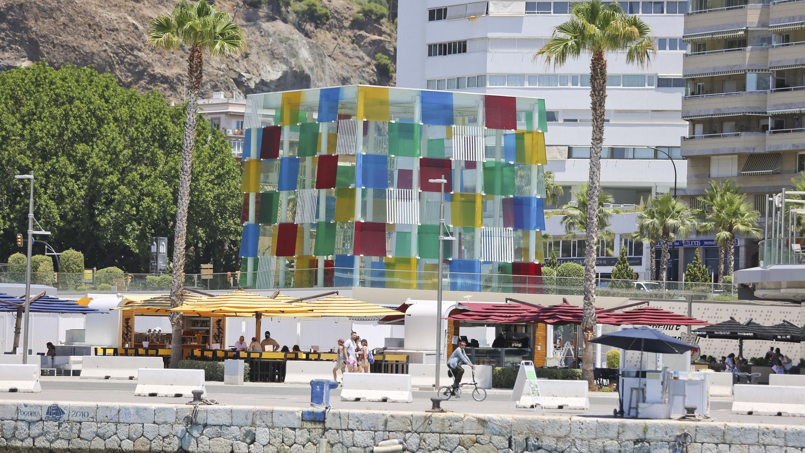 Vista desde el mar de El Cubo, del Centro Pompidou.