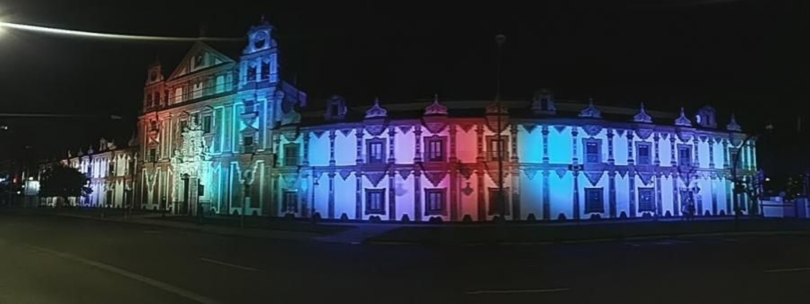 Fachada de la Diputación de Córdoba con la nueva iluminación escénica.