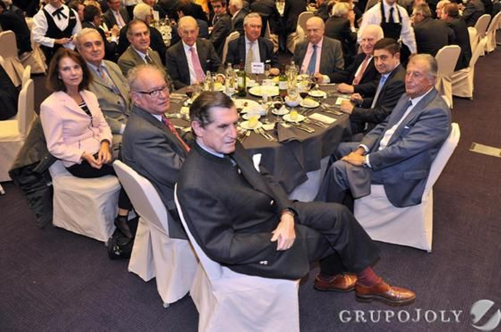 Fernando de Parias, Álvaro Ybarra, Isabel León, Rafael Valencia, Jaime de Parias, José Bohórquez, Enrique Moreno de la Cova, Elías Hernández, Carlos Oriol, Francisco Reyes y Nicolás Álvarez.

Foto: Belén Vargas/ Juan Carlos Vázquez