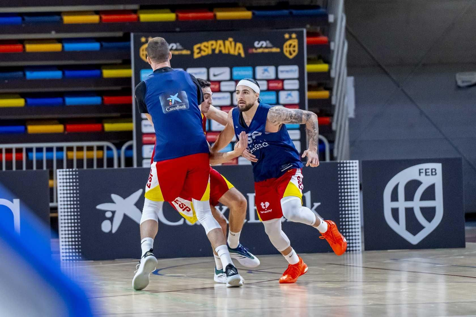Alberto Díaz, Francis Alonso y Paco Aurioles, en la primera España de Chus Mateo