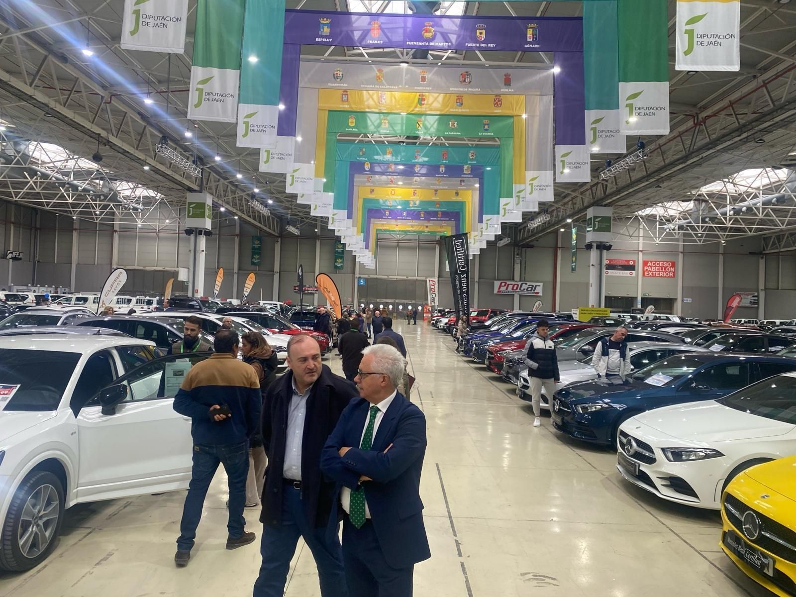 En imágenes: más de 350 coches se exponen en el XVI Salón del Vehículo de Ocasión de Jaén