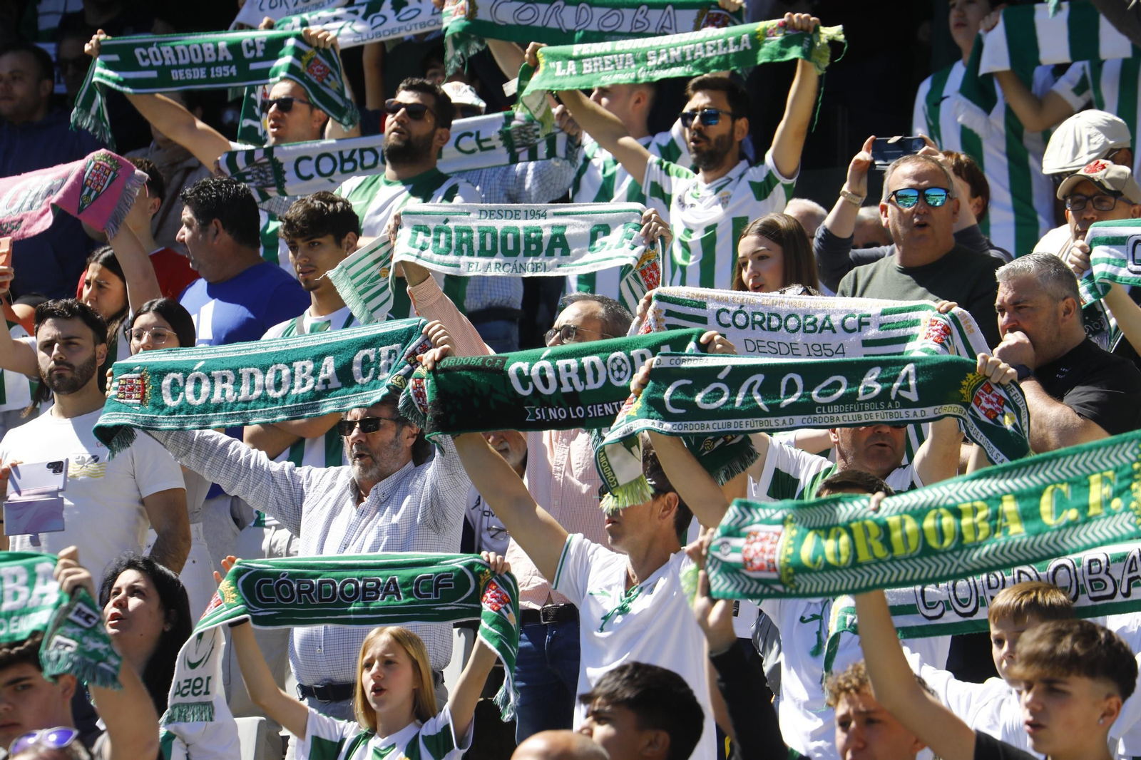 Las fotos del ambiente en El Arcángel para el Córdoba CF - Elche