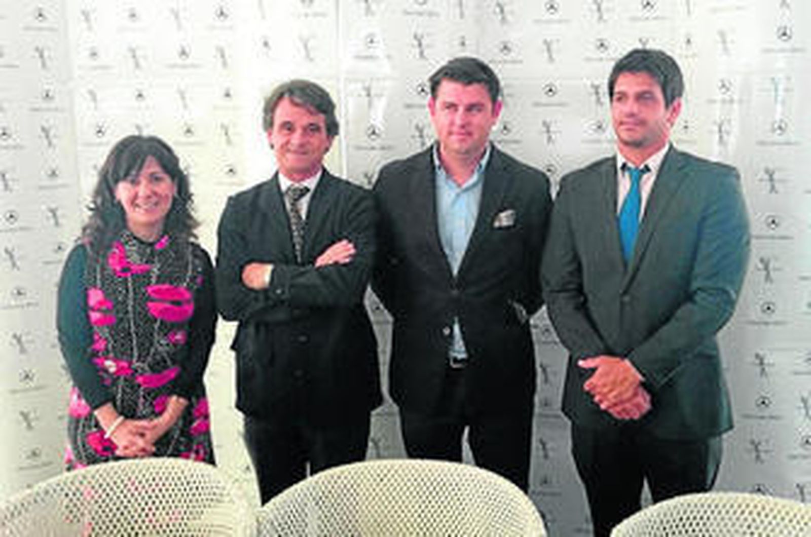 María del Mar Martín, Juan José Fernández, Francisco Javier Martín y Carlos Oliva posan para los medios tras la presentación oficial del Torneo Saveres.
