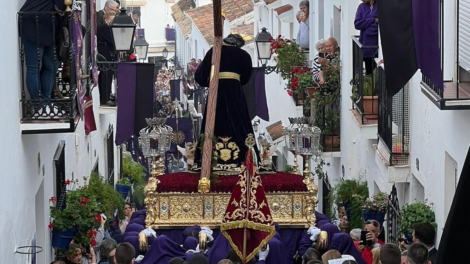 La del Dulce Nombre de Jesús Nazareno a su paso por la calle San Sebastián.
