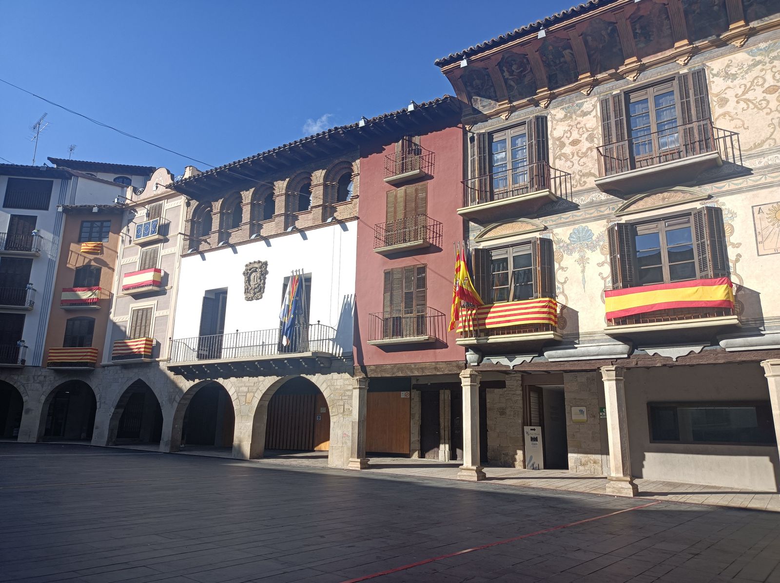 La monumental Plaza Mayor de Graus.
