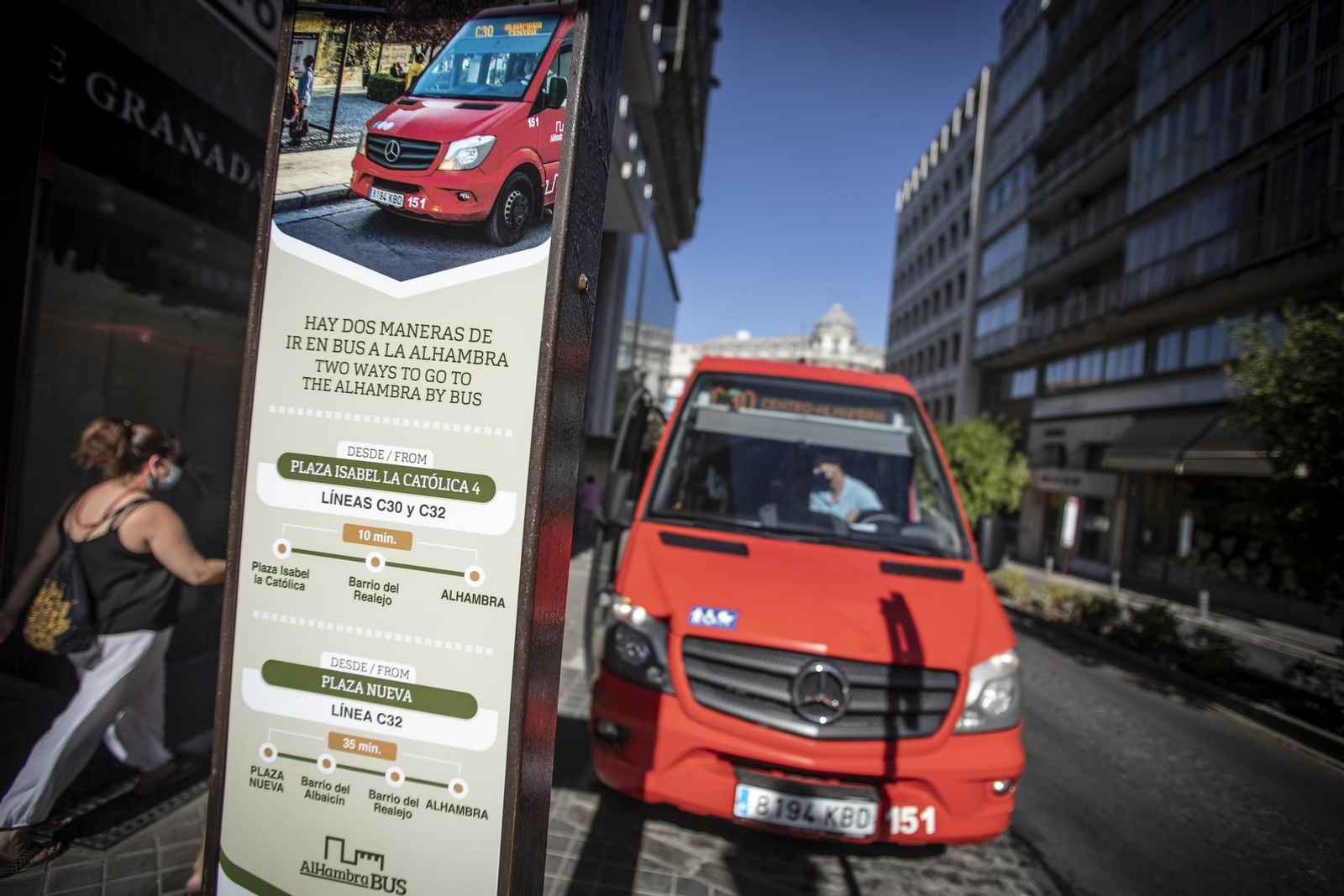 Alsa estudia cómo integrar la línea a la Alhambra tras quedarse con el servicio urbano de Granada