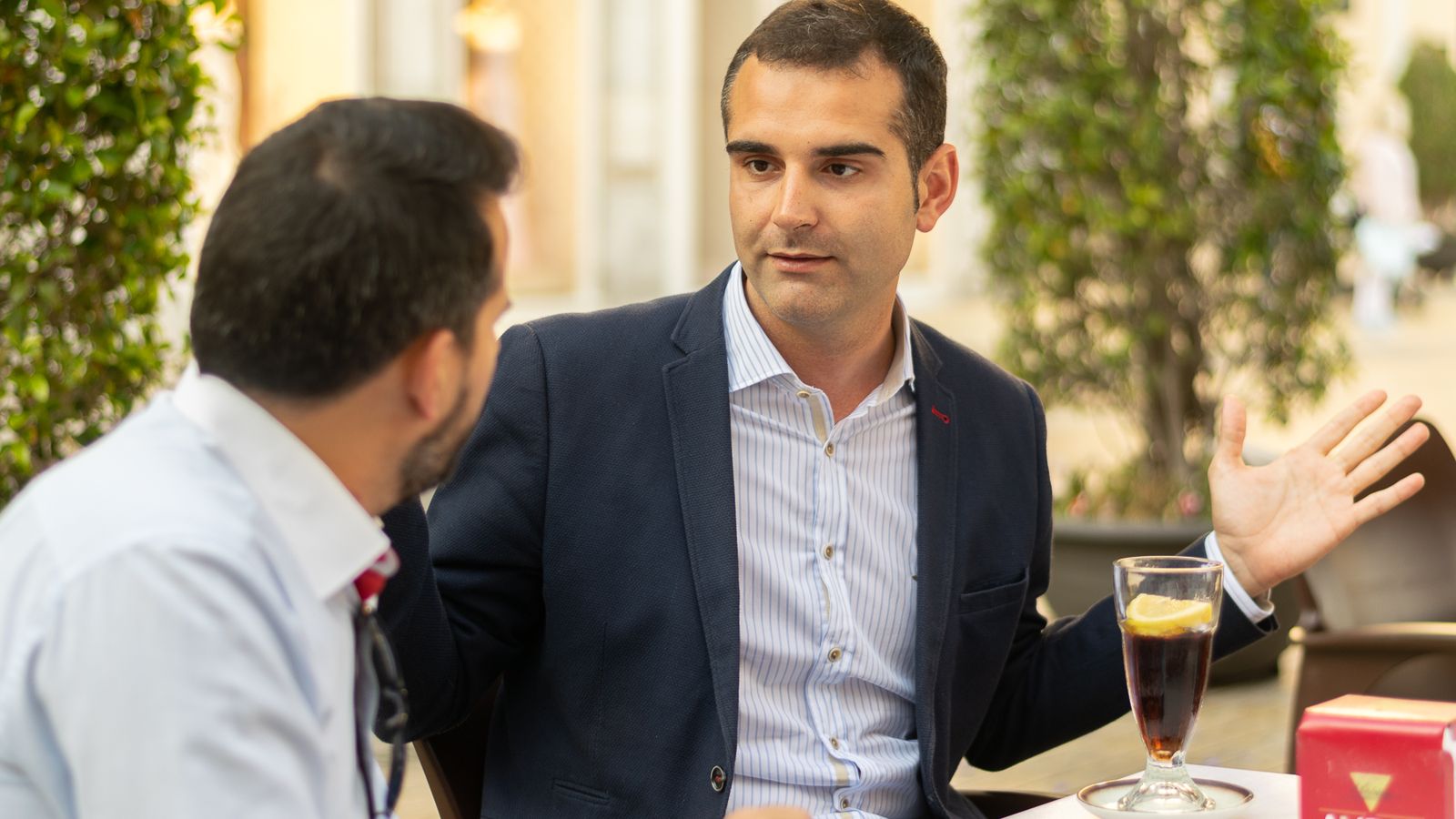 El candidato durante la entrevista en el Kiosco Amalia