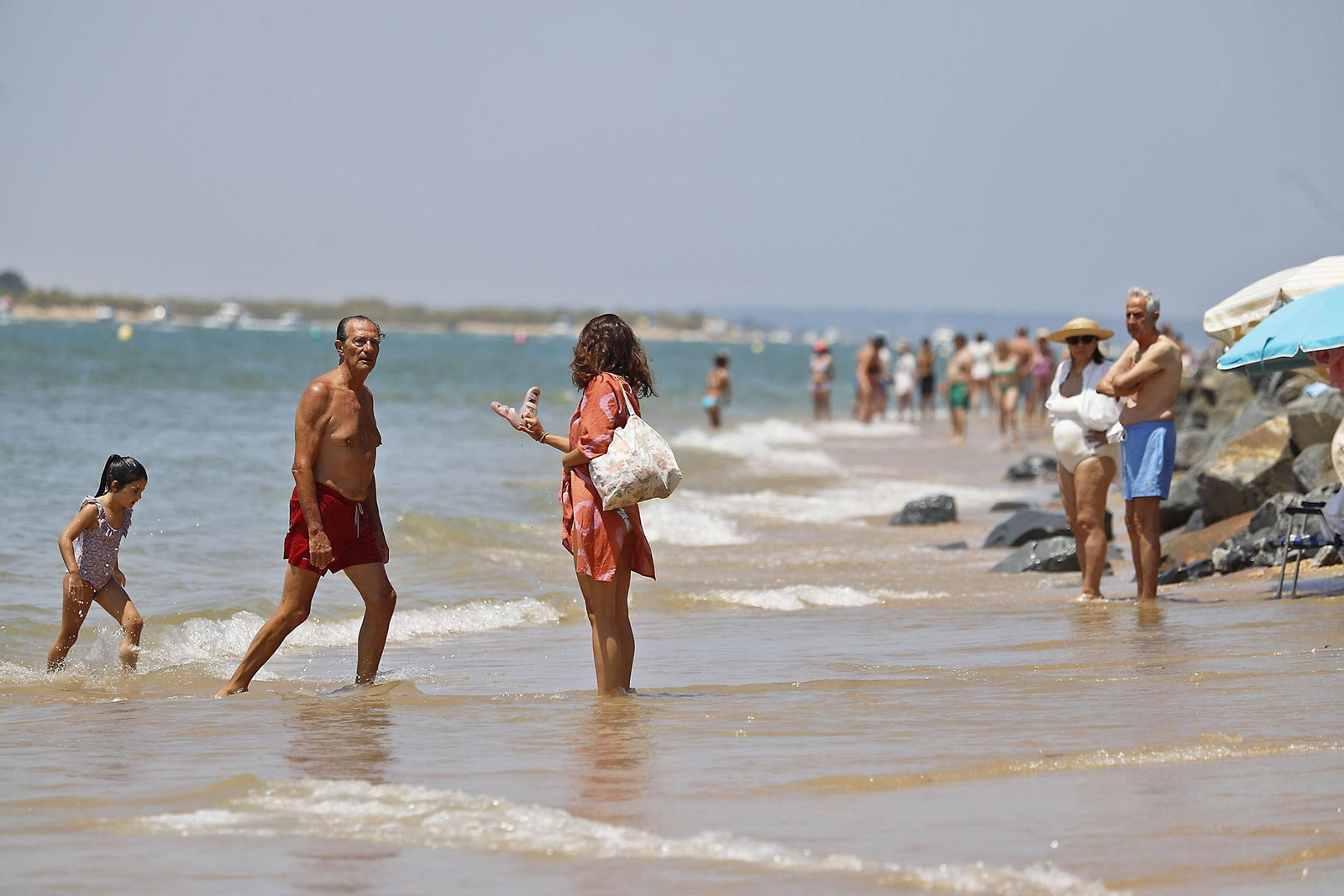 Ambiente en las playas de Huelva en el domingo 2 de julio