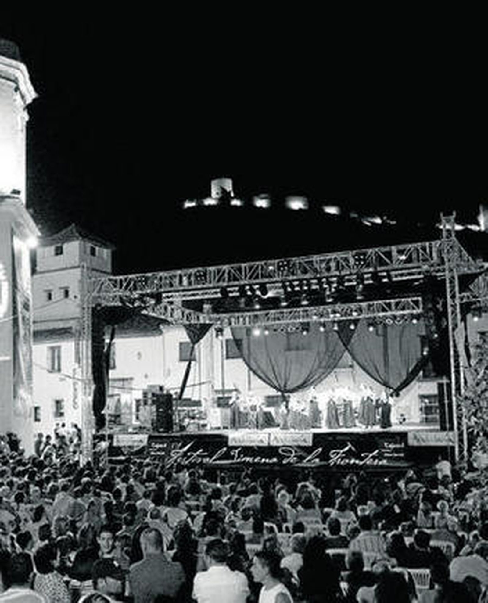 La multitud se agolpa ante uno de los escenarios en el festival de 2009, en una imagen de archivo.