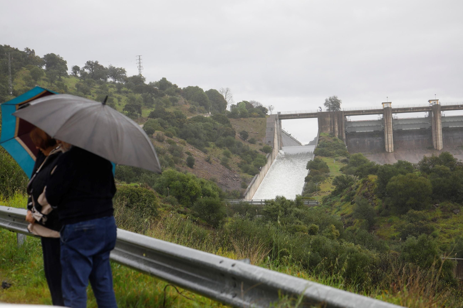 El desembalse del pantano de Navallana, en imágenes