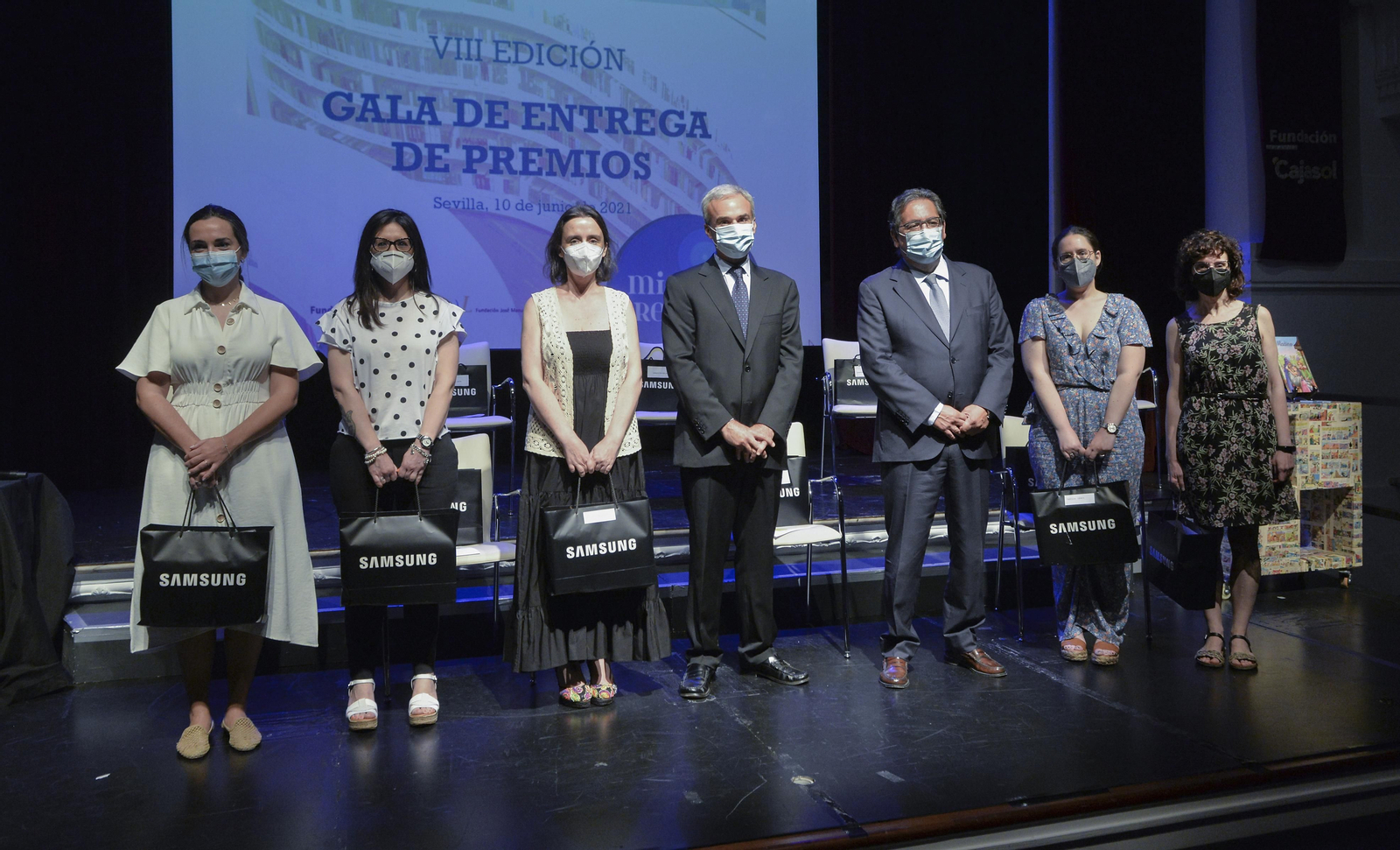 Las premiadas en el concurso Mi Libro Preferido.