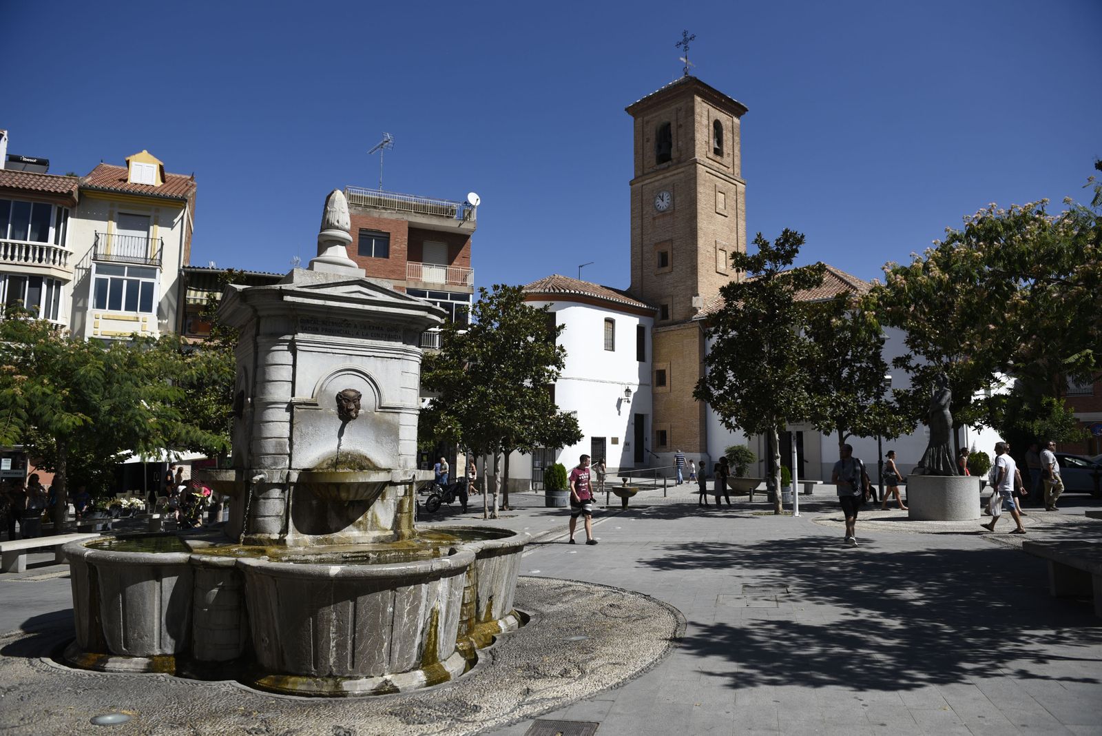 La joven residía en Dúrcal desde hacía año y medio y se le veía con su hijo de dos años por la plaza de la localidad.