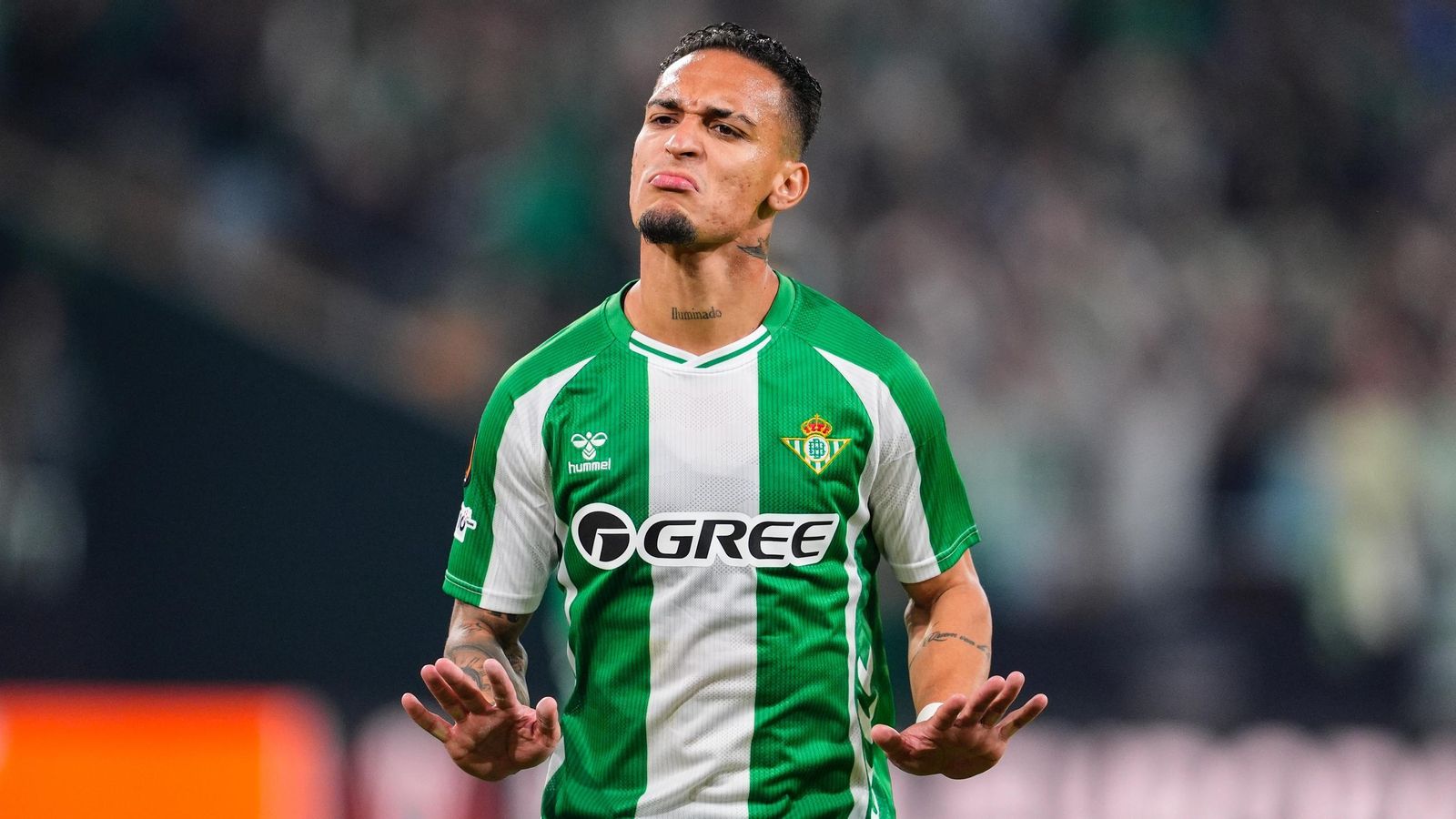 Antony celebra el segundo gol del Betis ante el Lyon