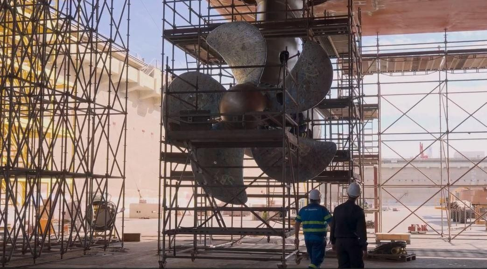 Hélices del sistema de propulsión del buque 'Juan Carlos I' durante de las obras de Navantia Puerto Real.