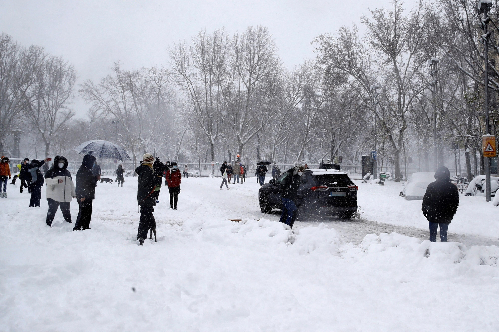 El segundo día del temporal 'Filomena' en imágenes: más nieve y caos
