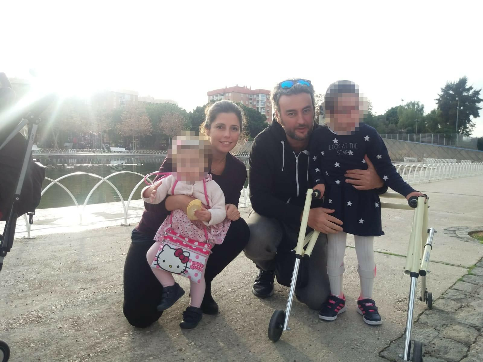 Pablo de la Cruz y Maribel Montañez con Vega y otra hija pequeña