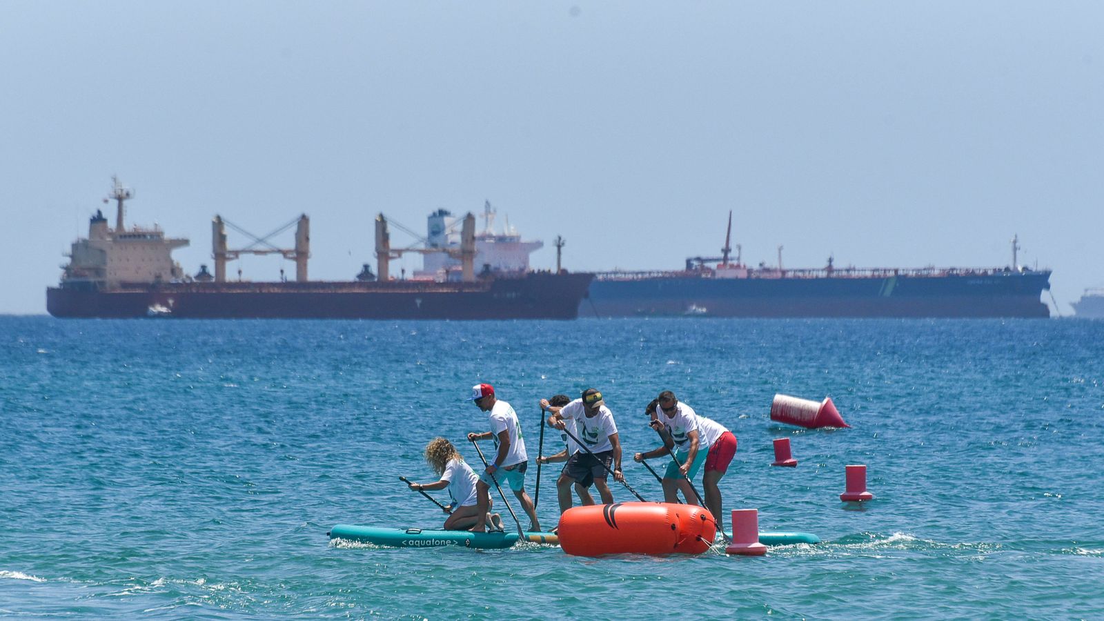 VII Outlet Surfero Solidario en la playa de Getares