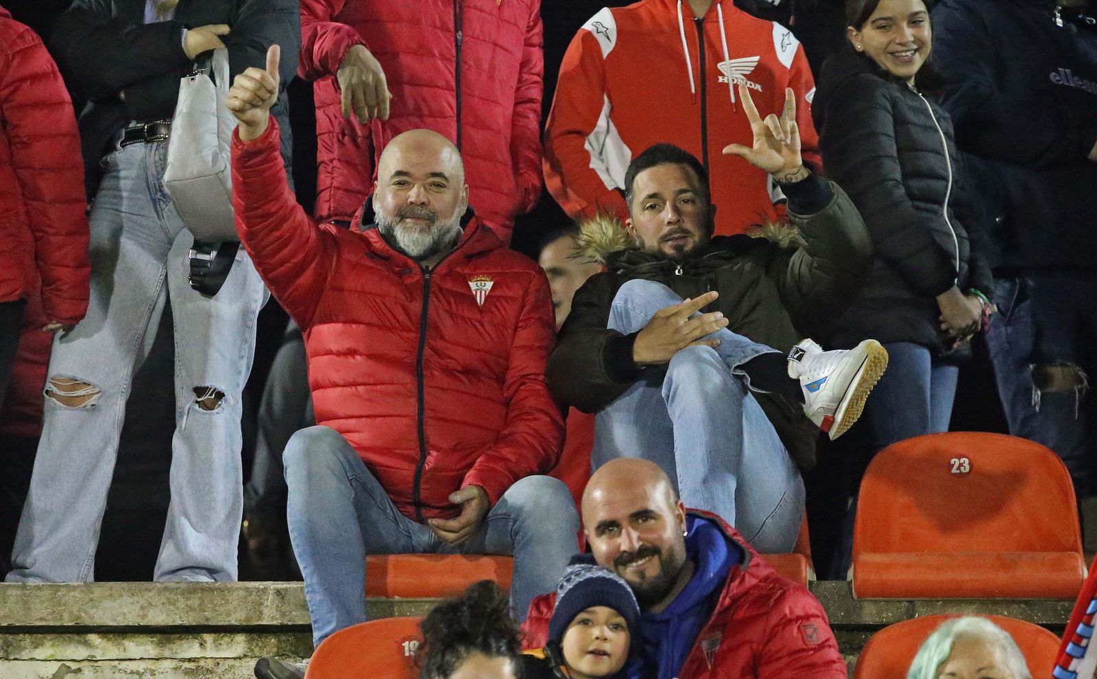 Fotos de la afición en el Nuevo Mirador