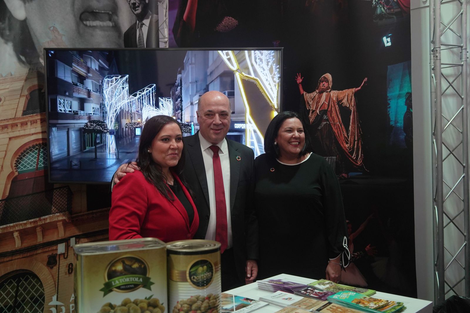 Antonio Ruiz, entre Ana Carrillo y Dolores Amo.