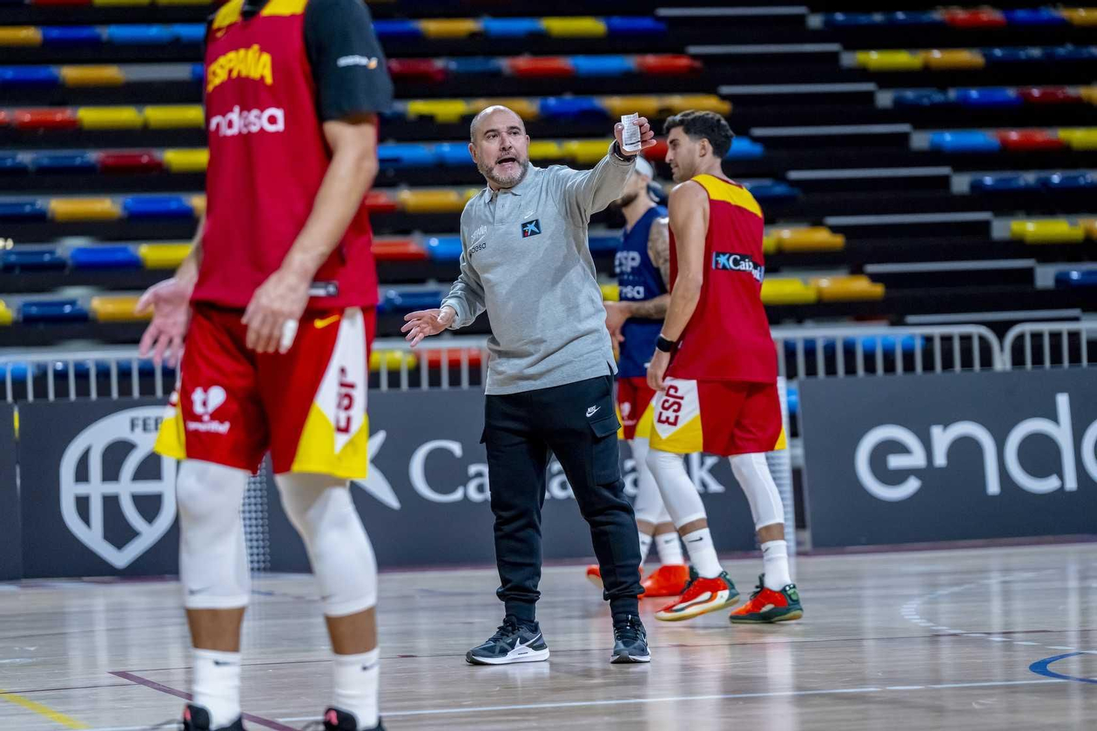 Alberto Díaz, Francis Alonso y Paco Aurioles, en la primera España de Chus Mateo