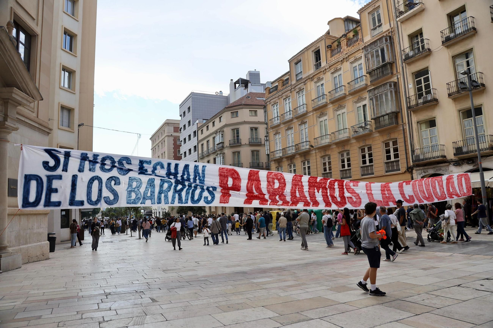 Las fotos de la multitudinaria manifestación por la vivienda en Málaga este 9N