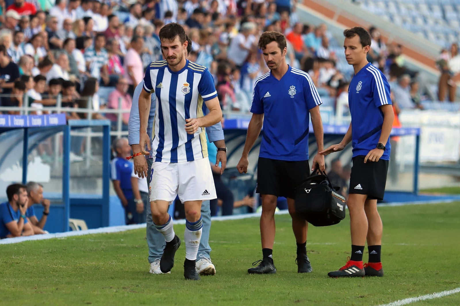 Quique Rivero se prueba tras recuperarse momentáneamente de la entrada de Hugo Álvarez.