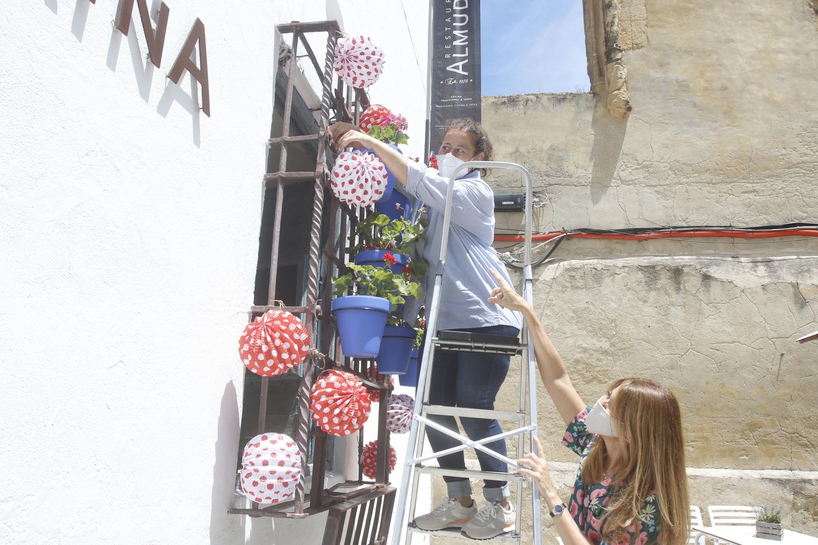 El decorado y el ambiente de Feria en el Centro de Córdoba y la Judería, en fotografías