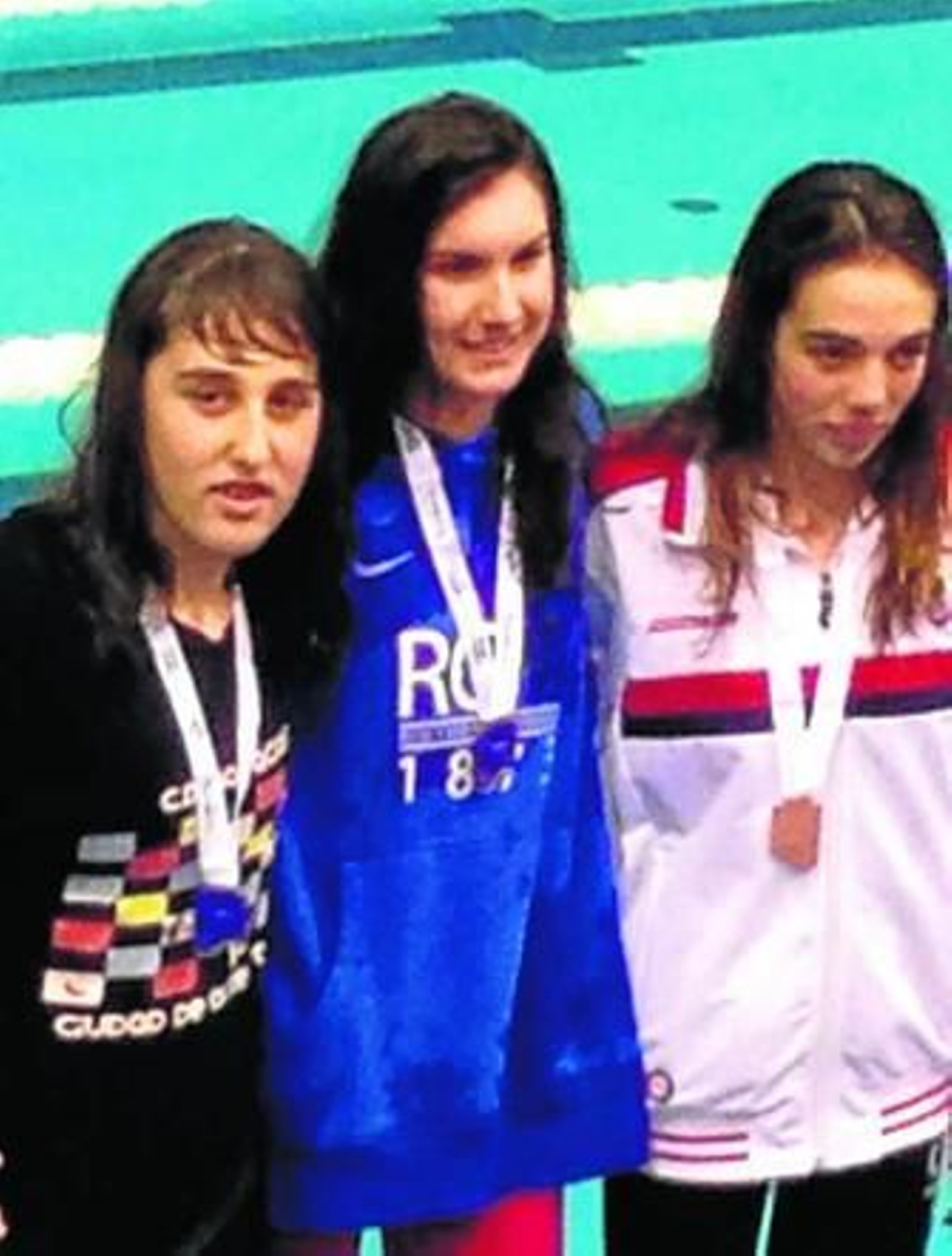 Melania Artacho (izquierda), ayer en el podio.