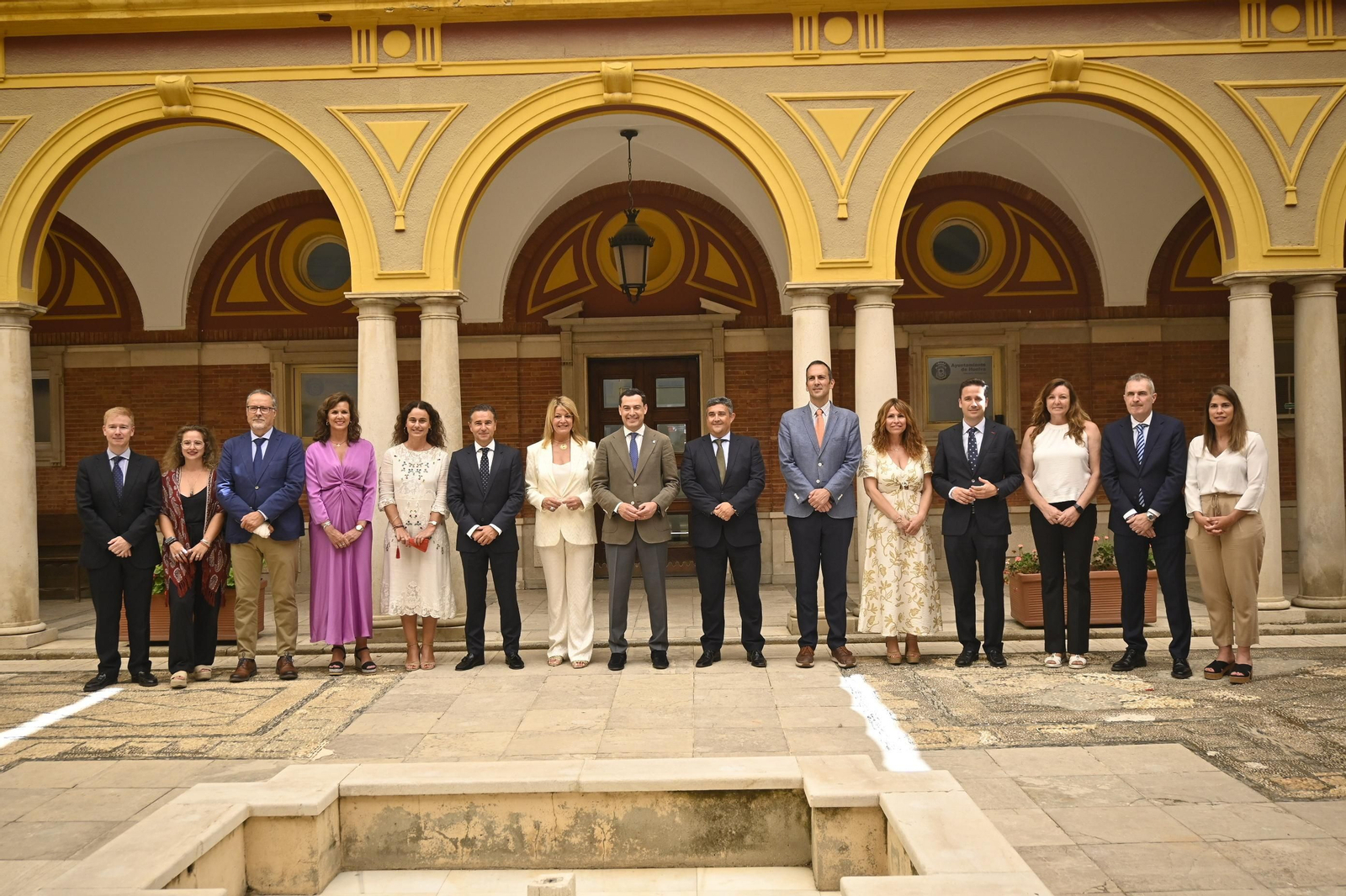 Visita de Juanma Moreno al Ayuntamiento de Huelva, en Imágenes