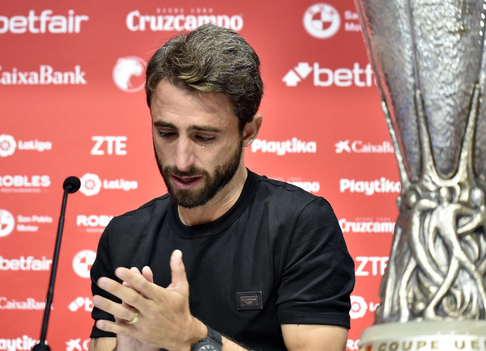 Las imágenes de la emotiva despedida de Nico Pareja del Sevilla