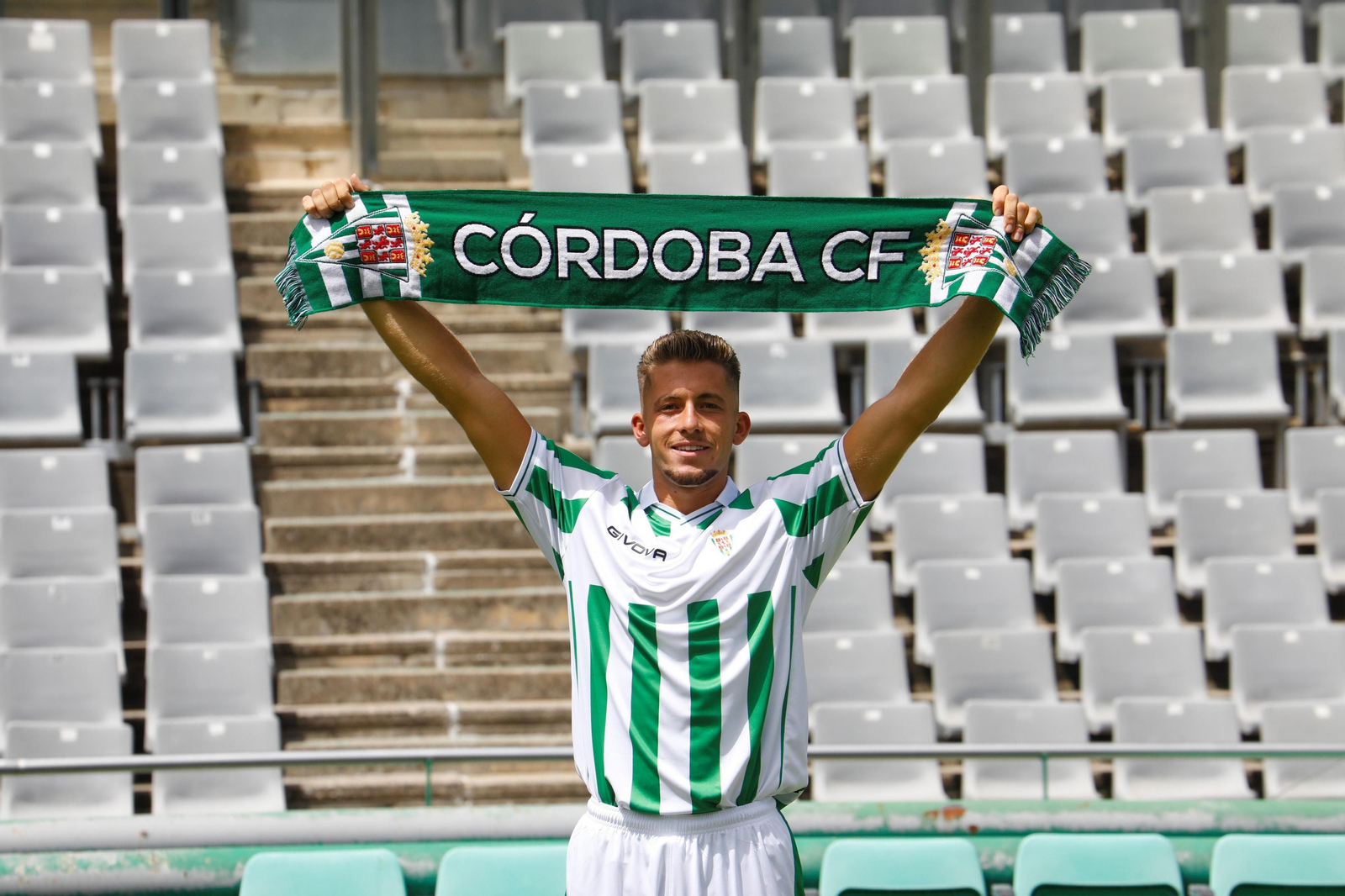 Las mejores fotos de la presentación de Isma Ruiz como jugador del Córdoba CF Las mejores fotos de la presentación de Isma Ruiz como jugador del Córdoba CF