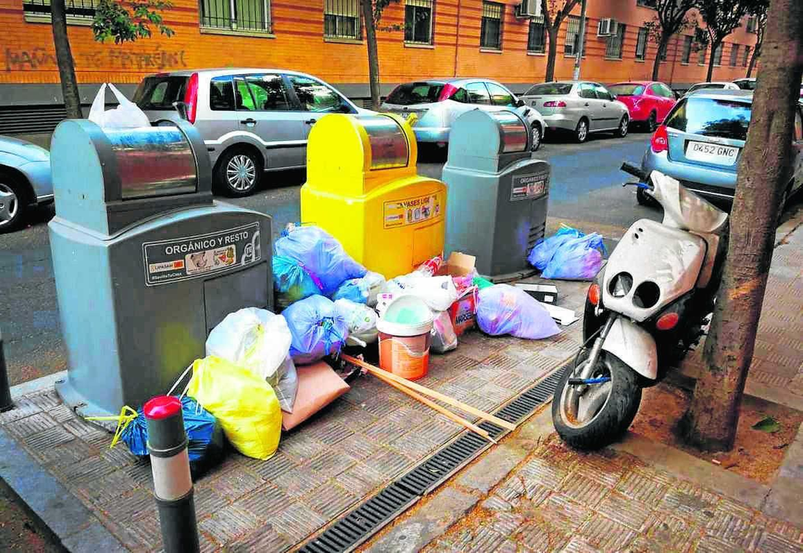 El Ayuntamiento eliminará la recogida de neumática de basura en el Norte de Sevilla