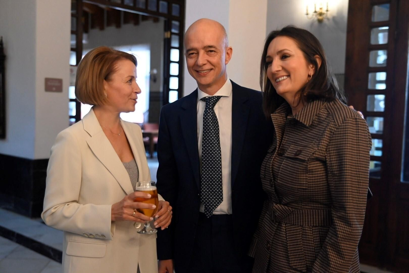 La despedida a la actual gerente del SAS, Valle García, como directora del Hospital Reina Sofía, en imágenes