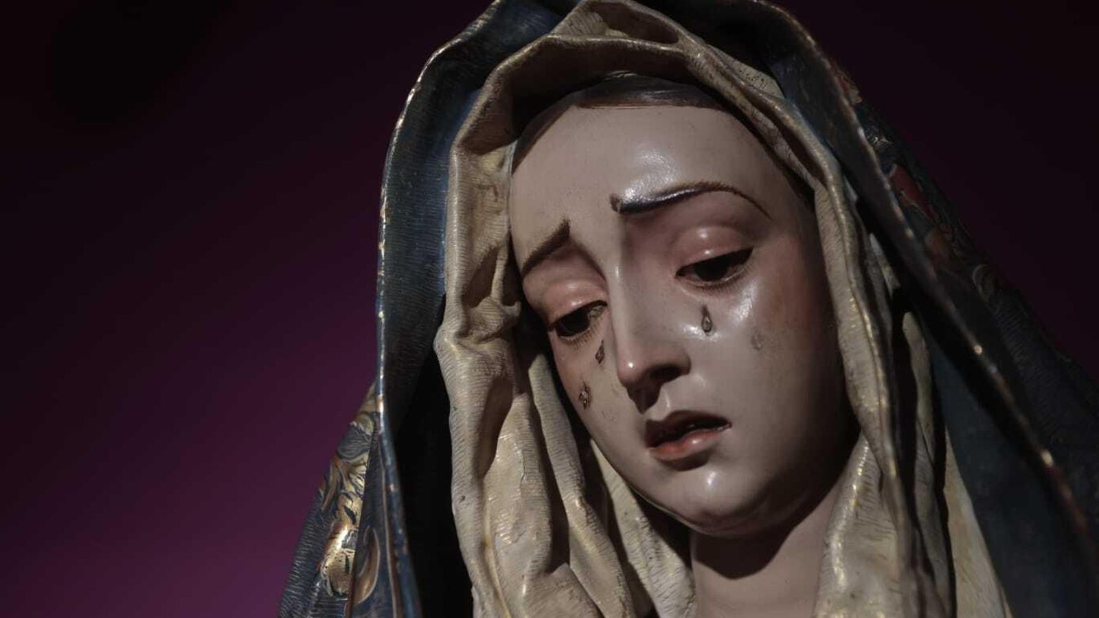 Una de las dolorosas de Cristóbal Ramos que se puede contemplar en la Fundación Cajasol.